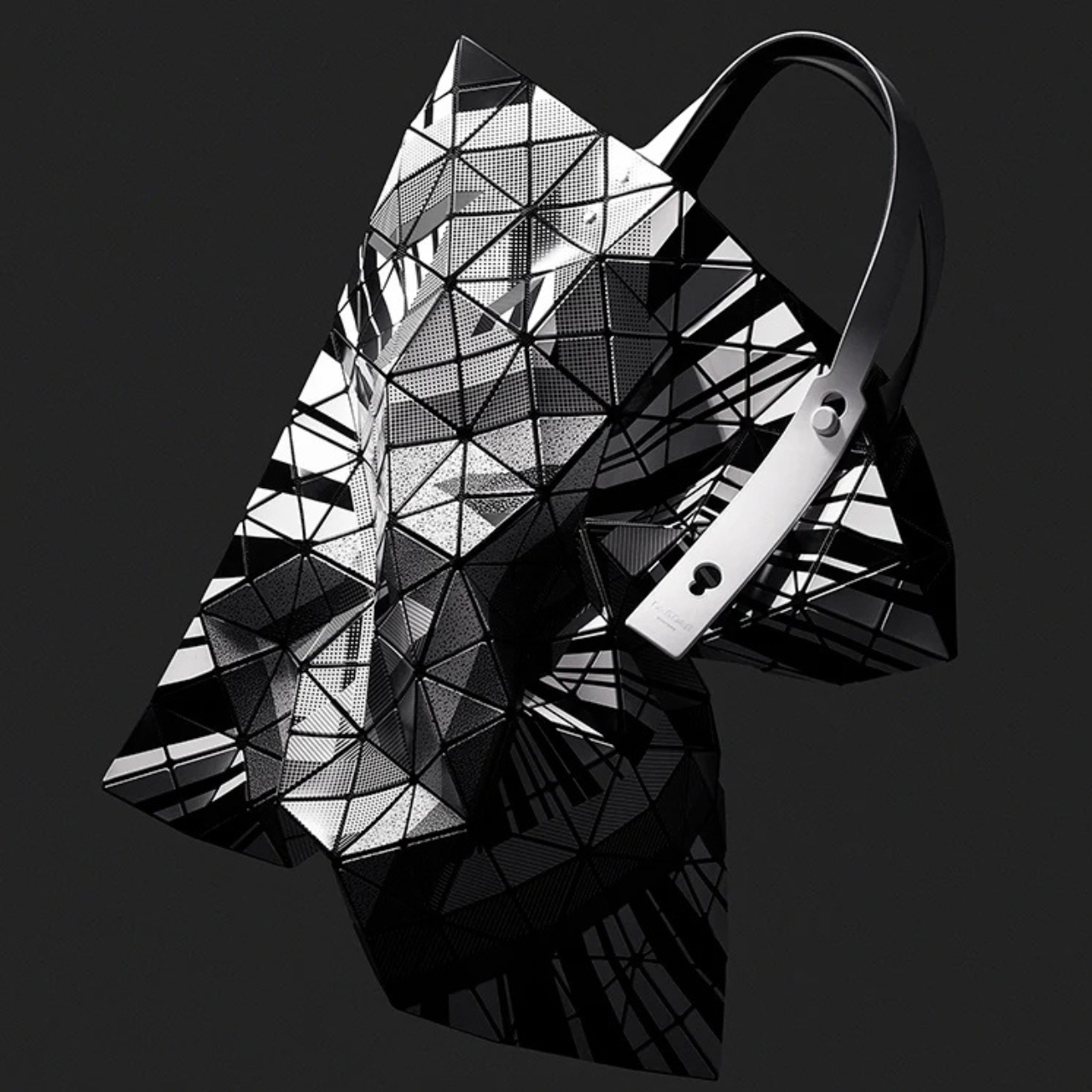 1738174039 439 Decouvrez les sacs tote Bao Bao Issey Miyake Lalliance - plare.