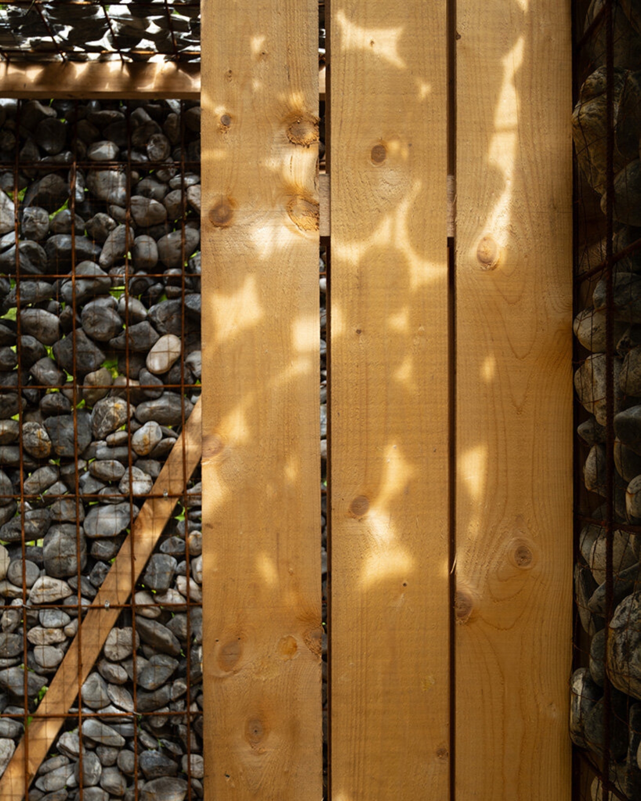 1738246892 592 Decouvrez Refuge of Stones Un Voyage Meditatif au Coeur - plare.