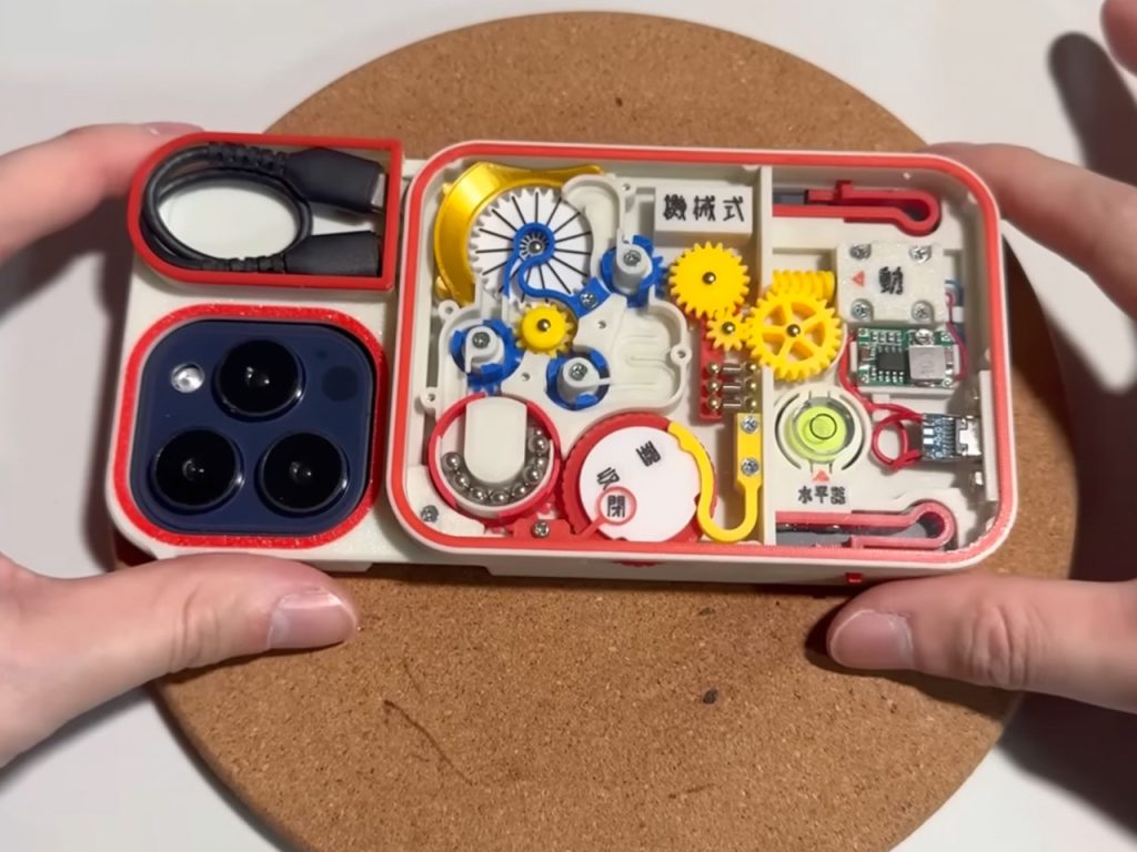 Transformez Votre iPhone en Un Jeu Éblouissant avec cette Coque Inspirée de la Marble Machine !