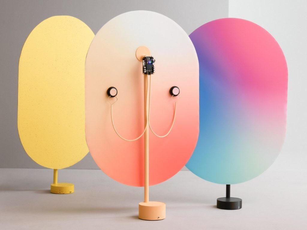 Découvrez ce Haut-Parleur Ultra-Mince qui Se Camoufle Comme du Décor : Son Étonnant Va Vous Éblouir !