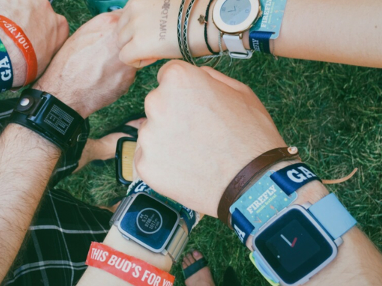 Revolution horlogere La montre connectee Pebble fait son grand - plare.