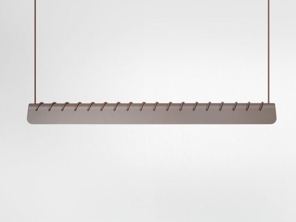 Découvrez Comment la Lampe Spiral BLOND Révolutionne l’Éclairage grâce à des Matériaux Quotidiens et un Design Astucieux !