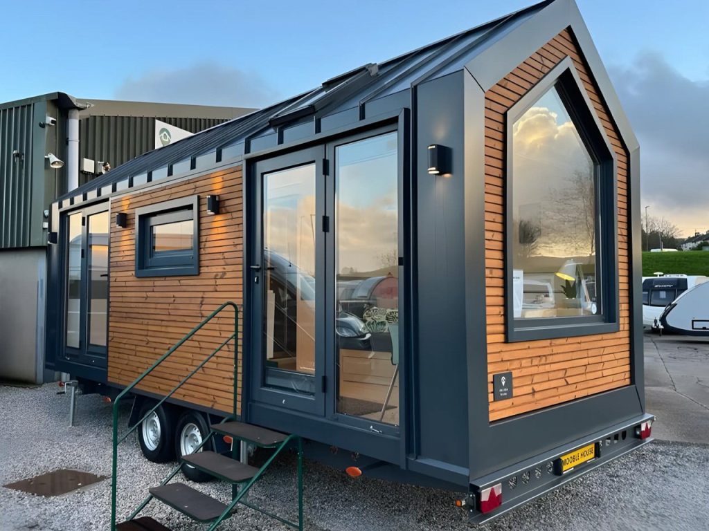 Découvrez Ce Mini Habitat de 22 Pieds : Un Mode de Vie Écologique, Économique et Polyvalent Dans un Espace Compact !