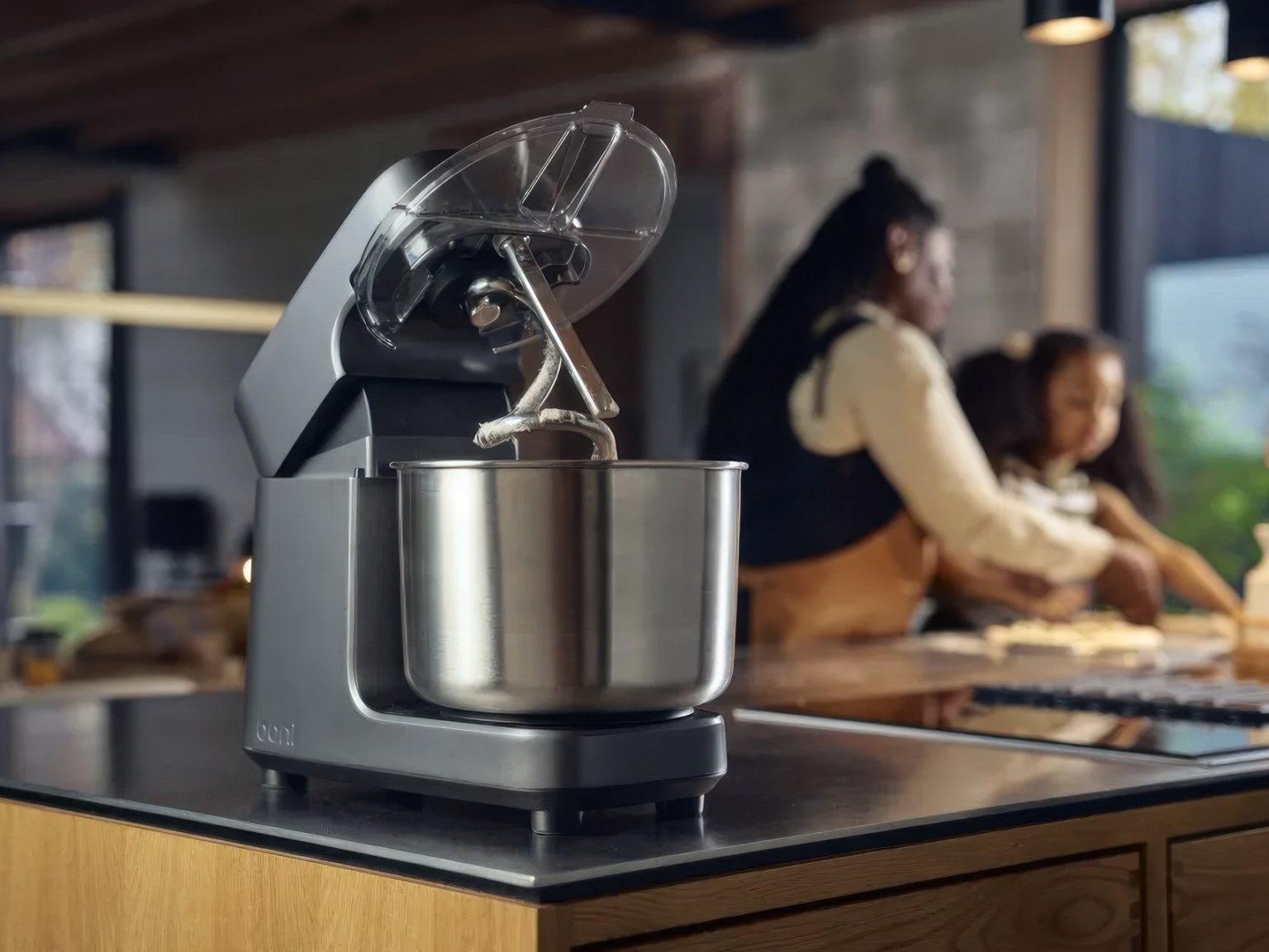 Découvrez le Mélangeur à Pâte Ooni à 799 $ : La Clé Pour des Pizzas Parfaites Ou Juste un Gadgets Superflu ?