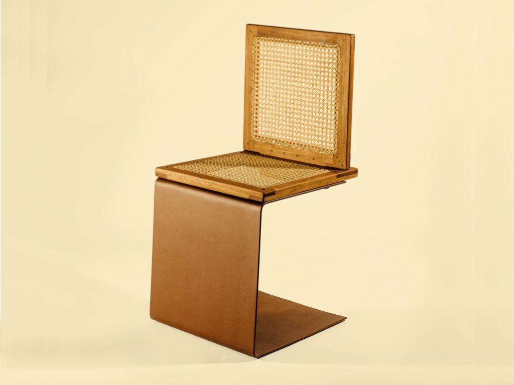 « Découvrez la Chaise en Bois à Une Jambe : Un Défi Culturel Brésilien Qui Mettra Votre Courage à l’Épreuve ! »