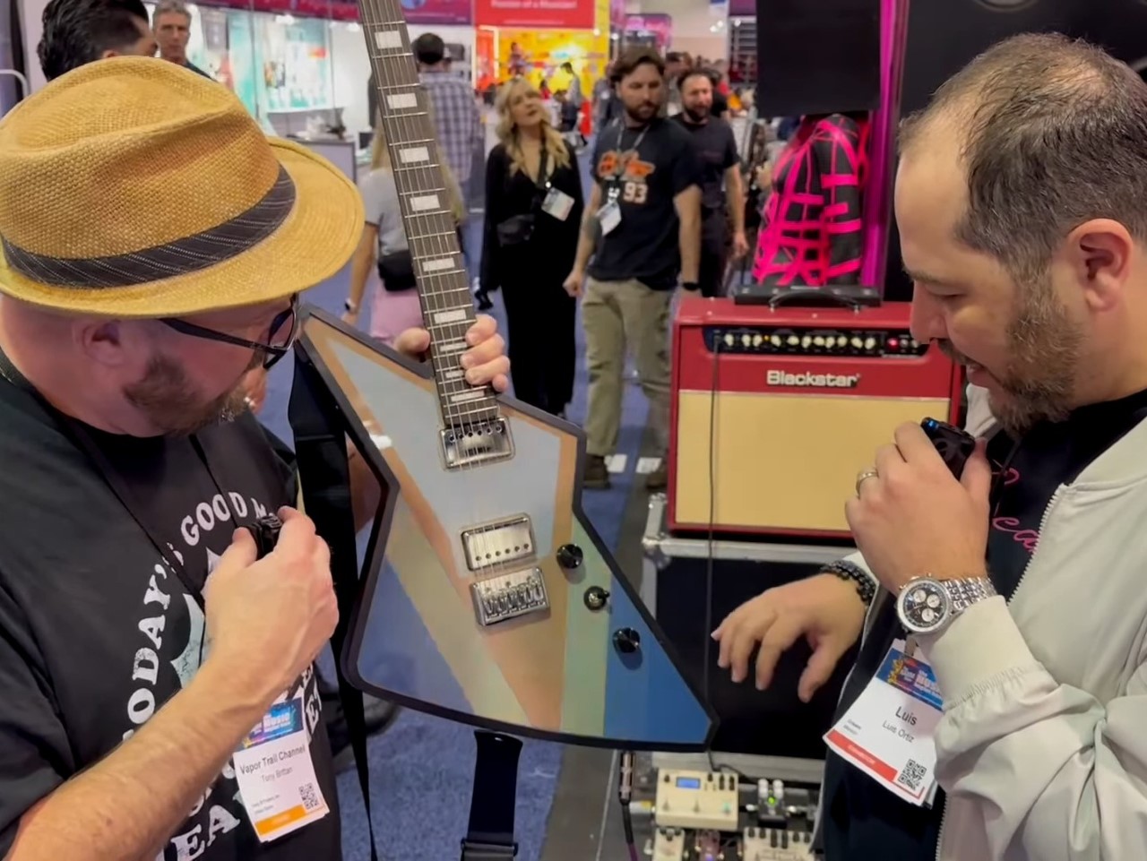 1738513954 432 Revolutionnez votre guitare avec cette E Ink qui change de design - plare.