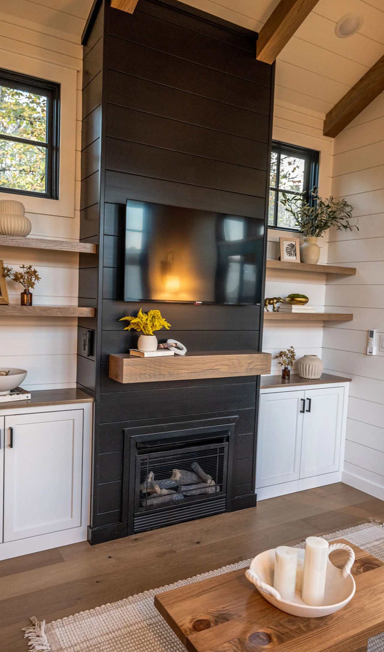 1738629195 429 Decouvrez Ce Tiny Home Rustique Qui Reinvente Le Luxe Nomade - plare.