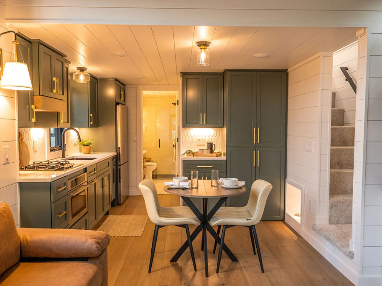1738629196 855 Decouvrez Ce Tiny Home Rustique Qui Reinvente Le Luxe Nomade - plare.