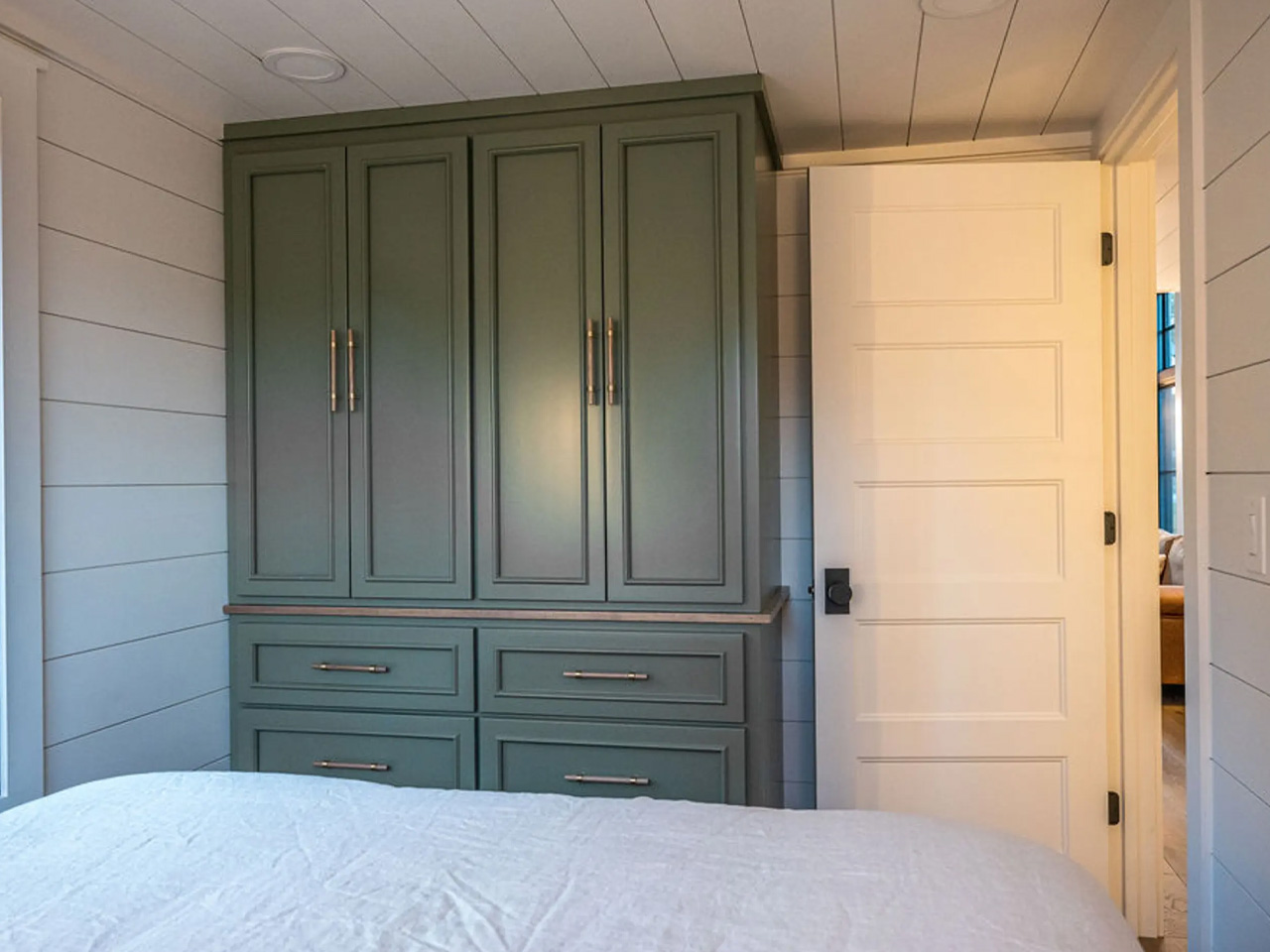 1738629198 799 Decouvrez Ce Tiny Home Rustique Qui Reinvente Le Luxe Nomade - plare.