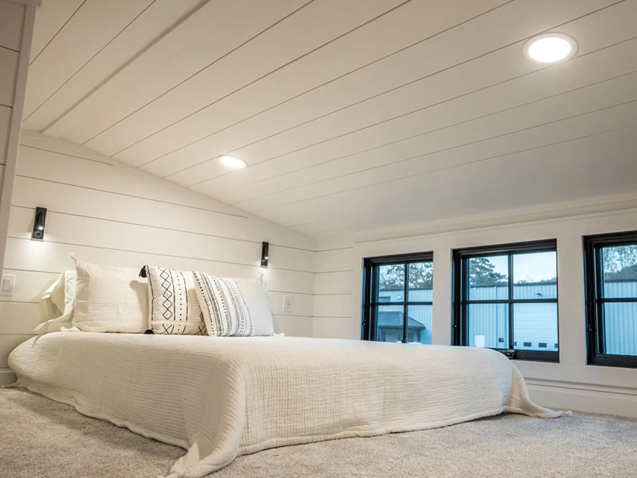 1738629199 723 Decouvrez Ce Tiny Home Rustique Qui Reinvente Le Luxe Nomade - plare.