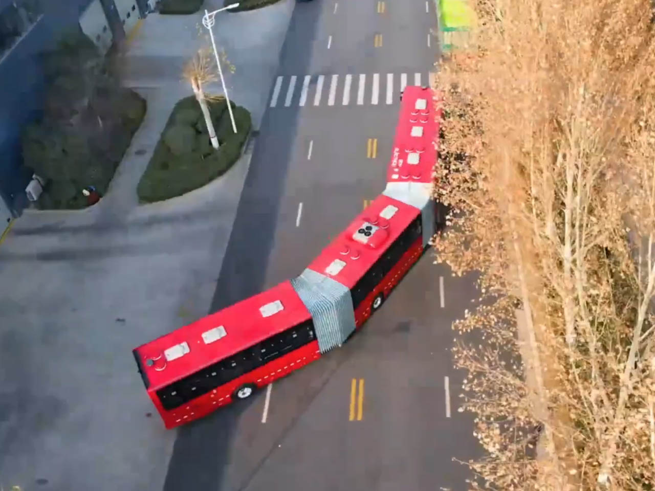 1738700256 447 Decouvrez le Nouveau Bus Articule Electrique de 26m de Chine - plare.