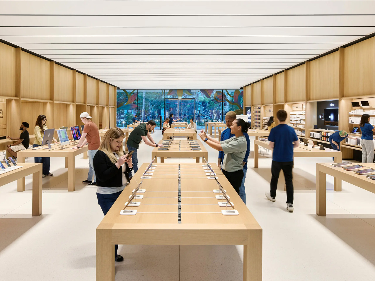 1738759614 839 Decouvrez la Premiere Boutique en Bois dApple a Miami - plare.
