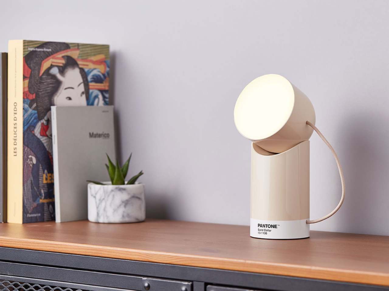 1738942217 1 Transformez votre interieur avec la collection Lexon x Pantone - plare.