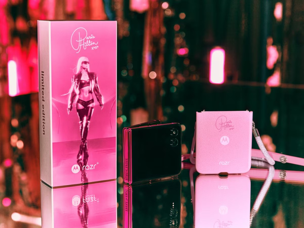 1739806217 851 Le Motorola Razr Plus Paris Hilton Pourquoi le Rose - plare.