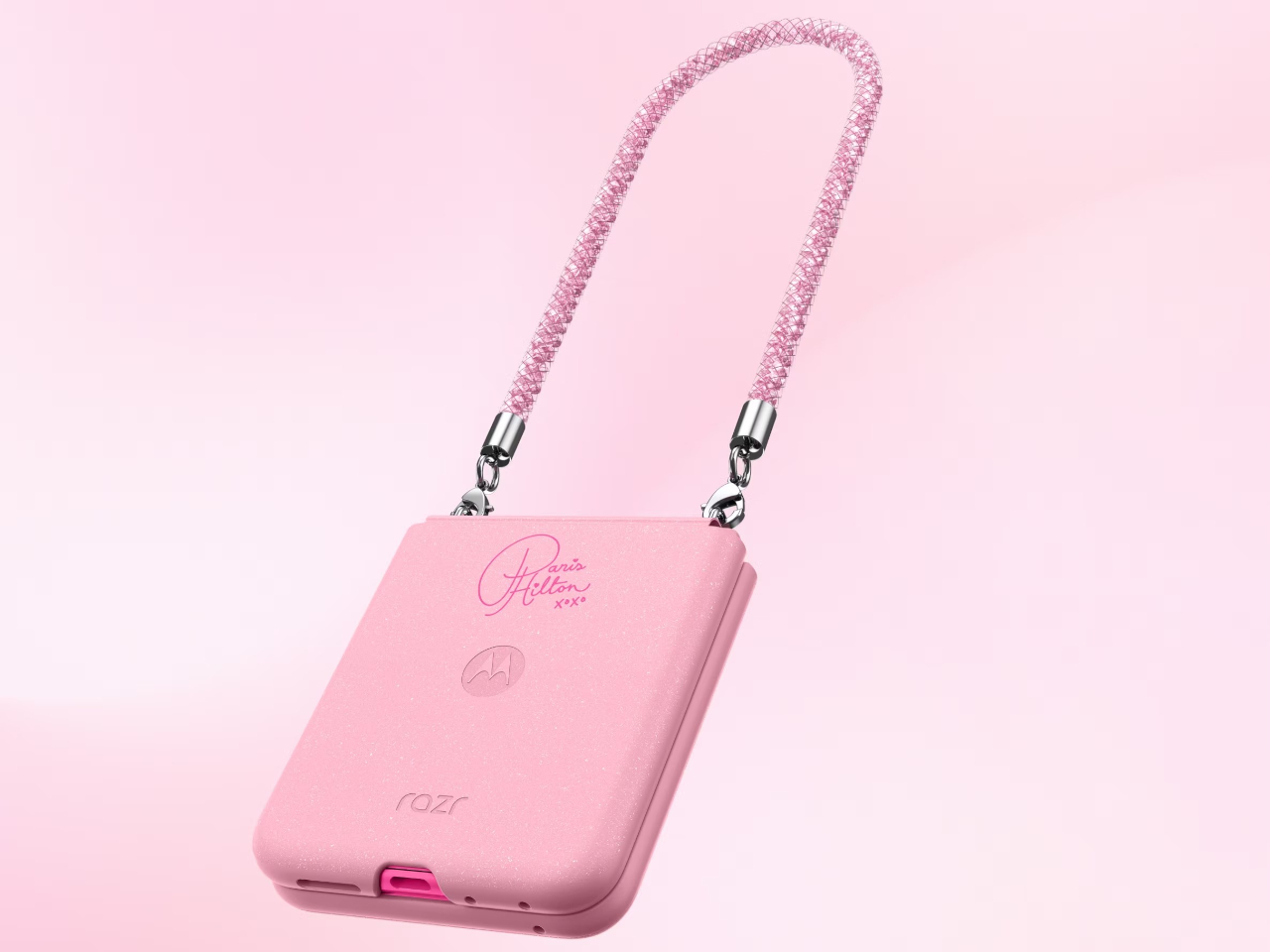 1739806218 243 Le Motorola Razr Plus Paris Hilton Pourquoi le Rose - plare.