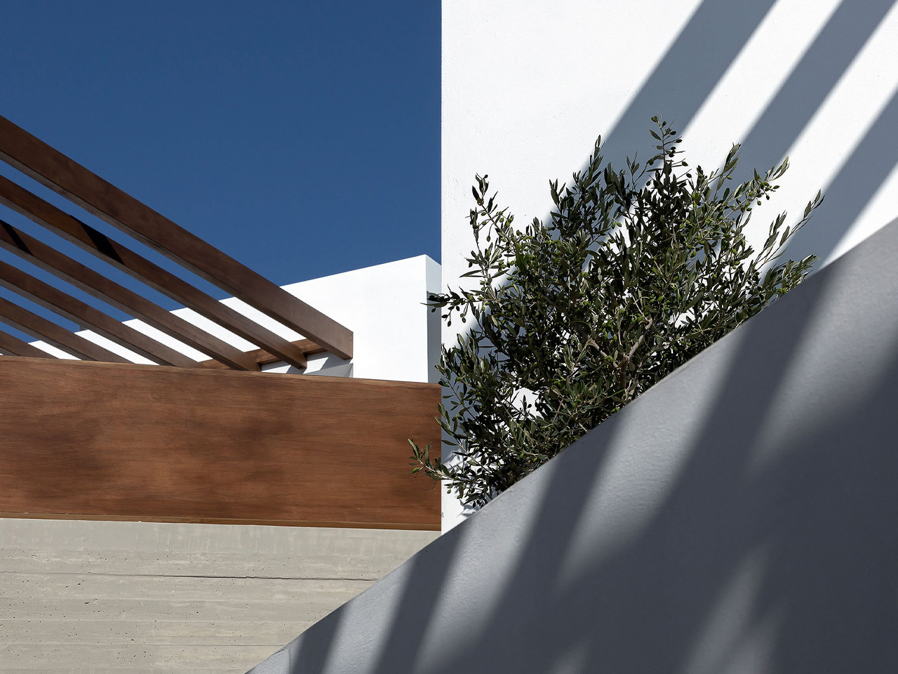 1740185278 219 Decouvrez Comment le Design Cycladique Moderne Fusionne avec la Serenite - plare.