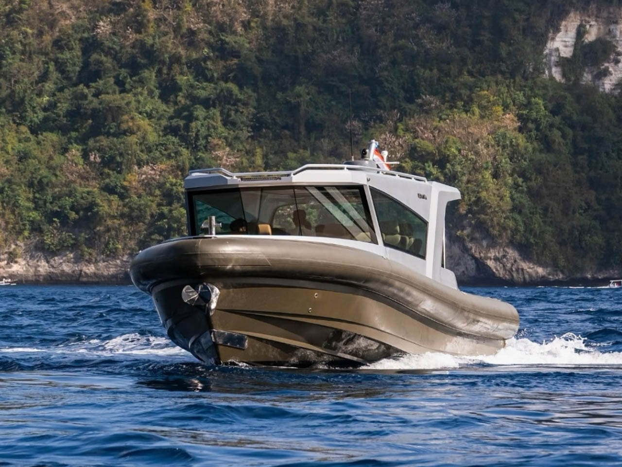 1740188024 701 Decouvrez ce Speedboat Inspire des Muscle Cars des Annees 60 - plare.