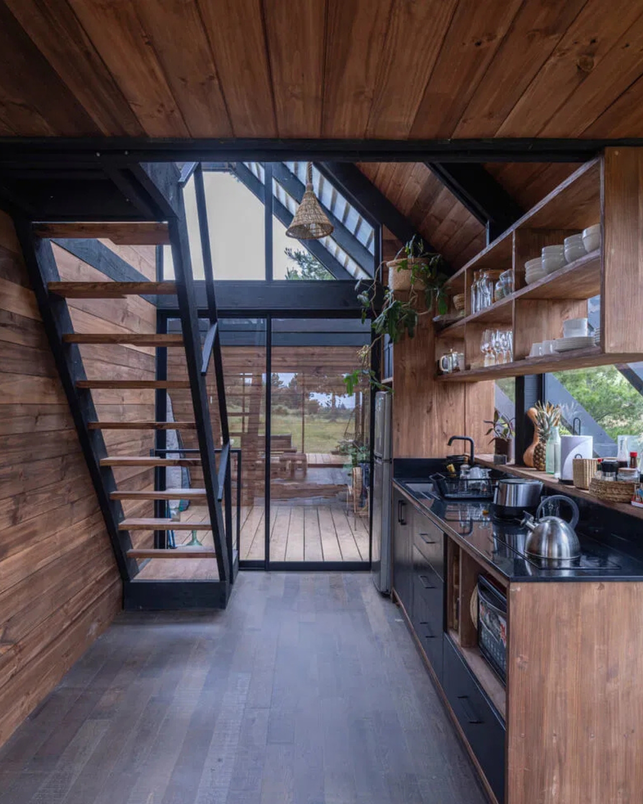 1740256655 259 Decouvrez Shelter 45 Une Architecture Incline qui Fusionne Parfaitement - plare.