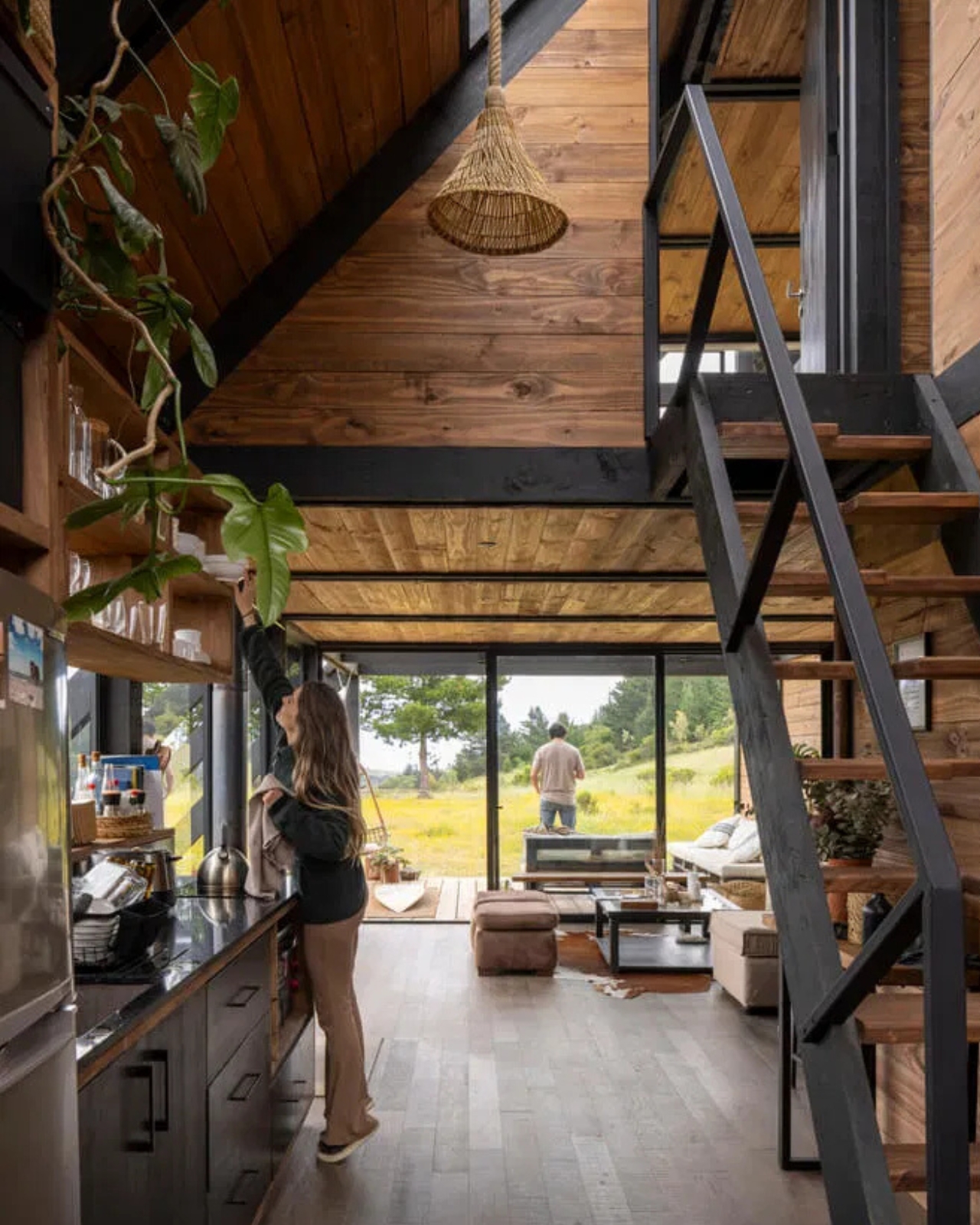 1740256656 423 Decouvrez Shelter 45 Une Architecture Incline qui Fusionne Parfaitement - plare.