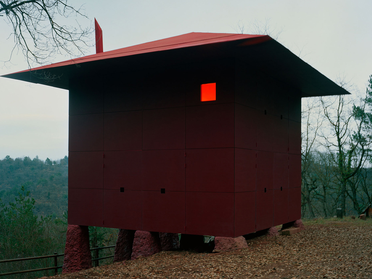 1740444224 979 Decouvrez cette Maison Prefabriquee Un Bijou dArchitecture Adaptative au - plare.