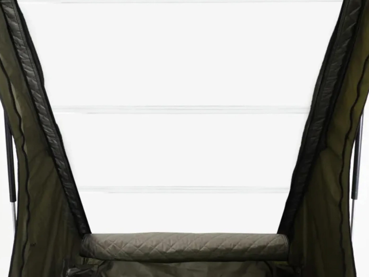 1740447168 109 Decouvrez la Tente de Toit Ultralegere avec Un Coffre Transparent - plare.