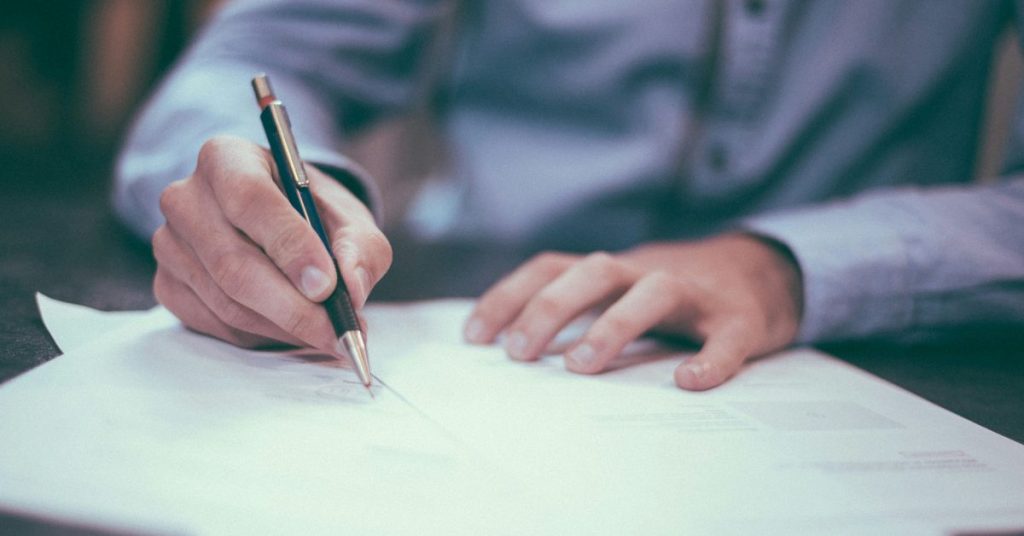 Apple modifie ses règles pour éloigner les applications pornographiques des iPhones : découvrez comment cela impacte votre appareil