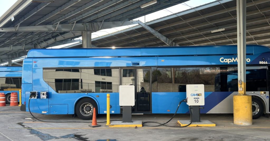 Austin : 48 nouvelles bornes de recharge pour bus électriques renforcent le dépôt principal