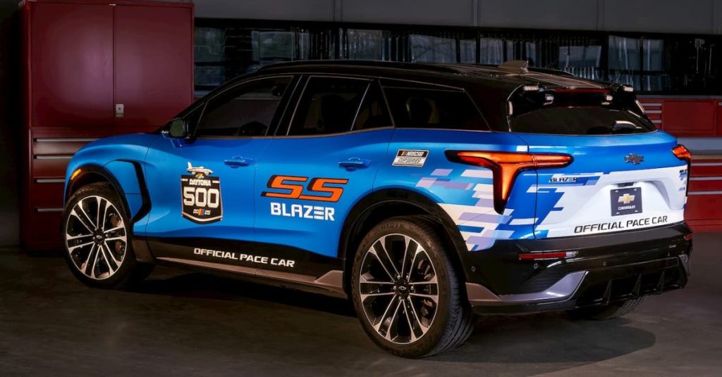 Découvrez la Révolution : Le Chevy Blazer EV SS s’Impose comme le Premier Pace Car Électrique du Daytona 500 !