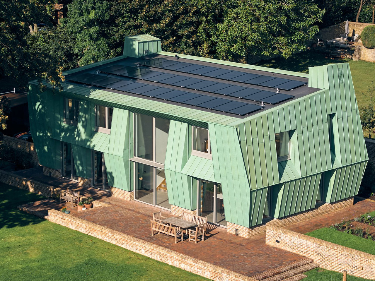 Decouvrez cette Maison Inspiree de lOrigami Une Station Energetique - plare.