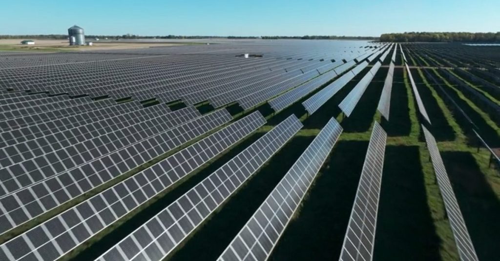 Découvrez Comment les Énergies Renouvelables Ont Révolutionné la Capacité Énergétique aux États-Unis avec 90% en 2024 Selon FERC