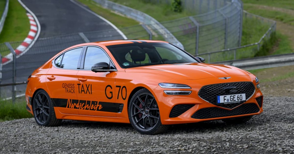Genesis G70 EV 1 - plare.