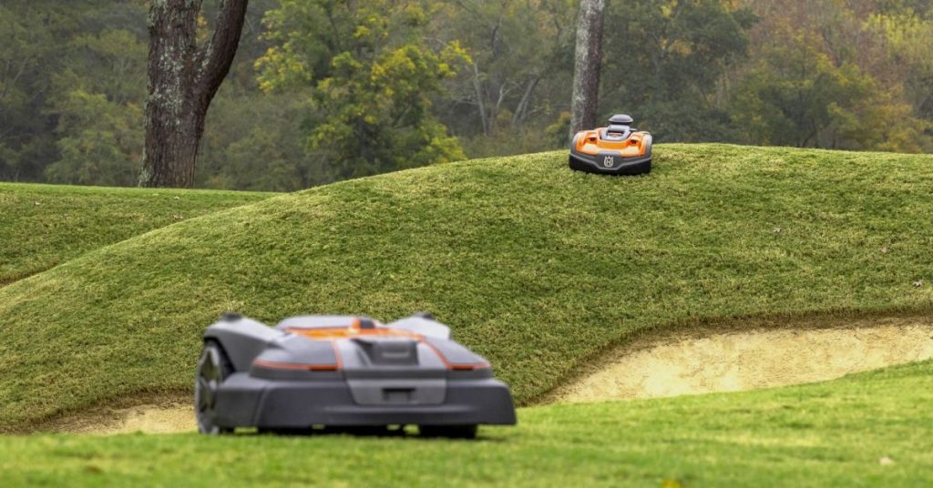 Découvrez Comment les Robots Tondeuses Husqvarna Automower EPOS Révolutionnent Votre Jardin