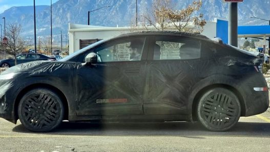 New Nissan LEAF spotted - plare.