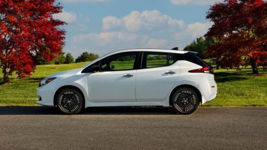 Nissan free LEAF EV - plare.
