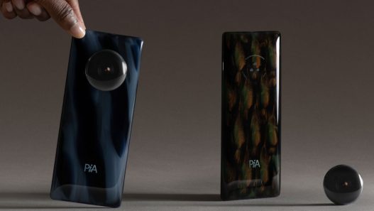 PiA AI smartphone 01 - plare.