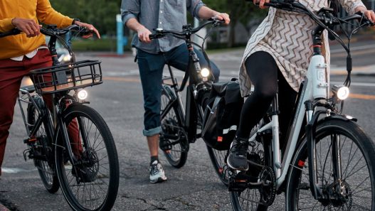 Rad Power RadCity 5 Plus Commuter e bike new FI lifestyle 3 friends - plare.