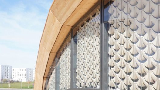 Solar gate facade 01 - plare.