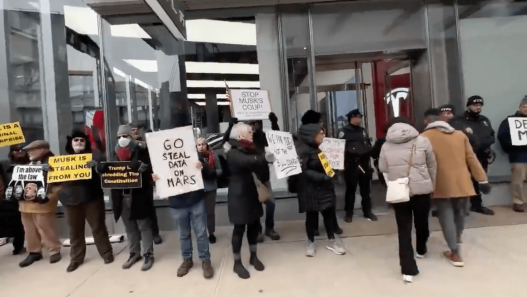 Tesla protest NYC 1 - plare.