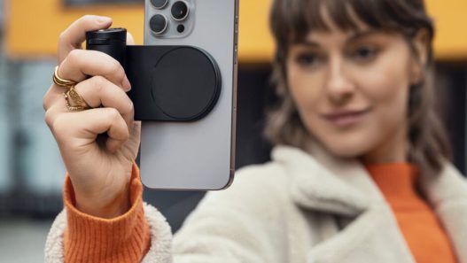 Transformez vos Photos avec le Grip Luxe Leica LAccessoire - plare.