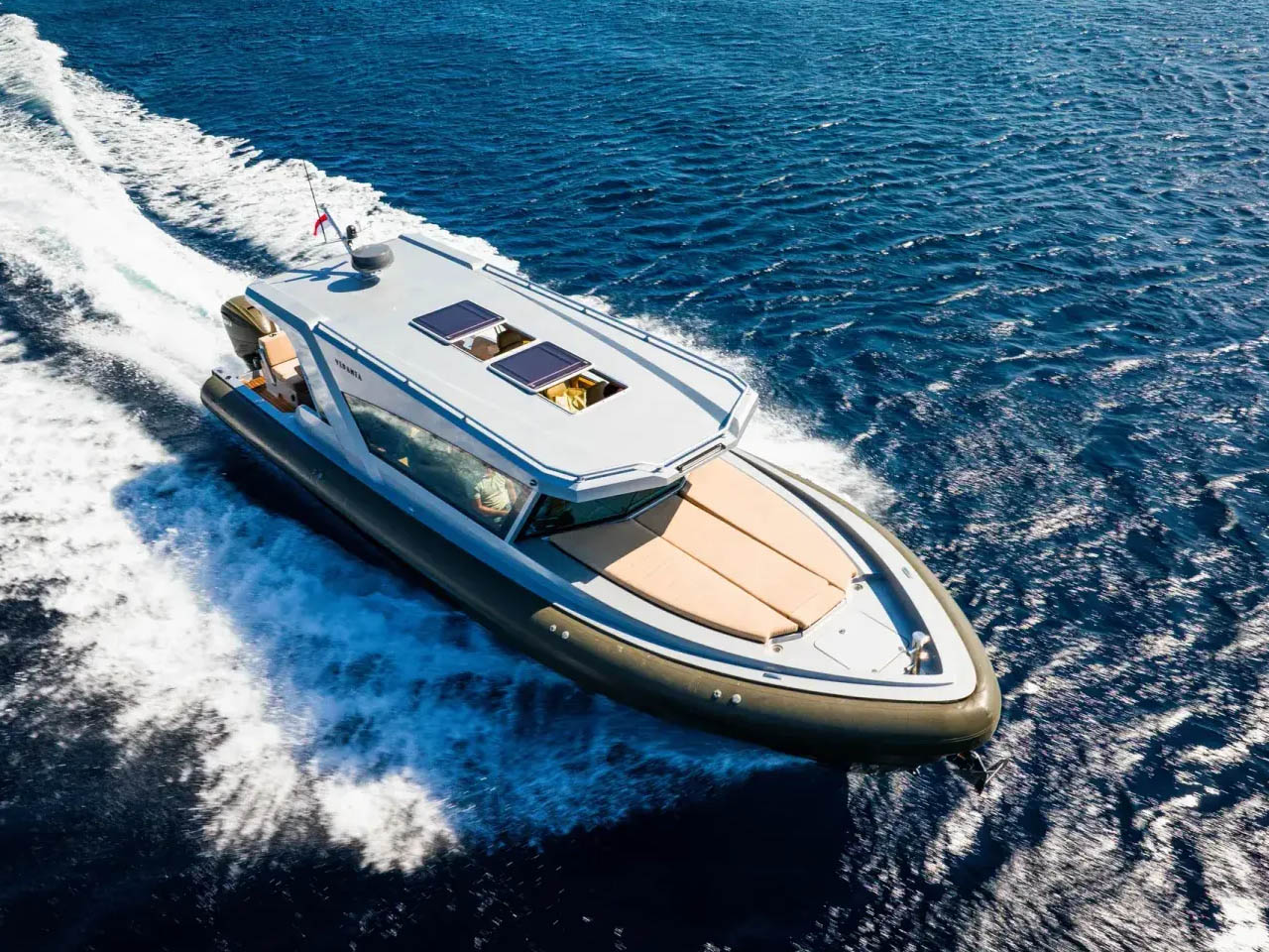 Vedanta Speedboat 6 - plare.