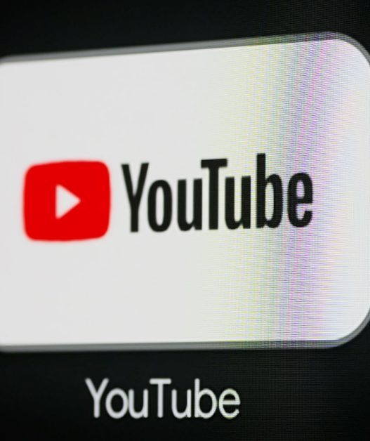 YouTube sur Android TV introduit une balise 'dubbed' pour l'audio traduit par IA : une révolution pour le streaming multilingue