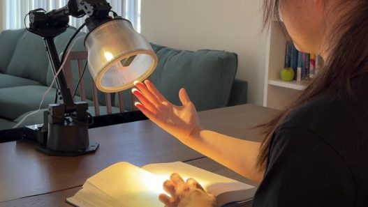 apple lamp robot 1 - plare.