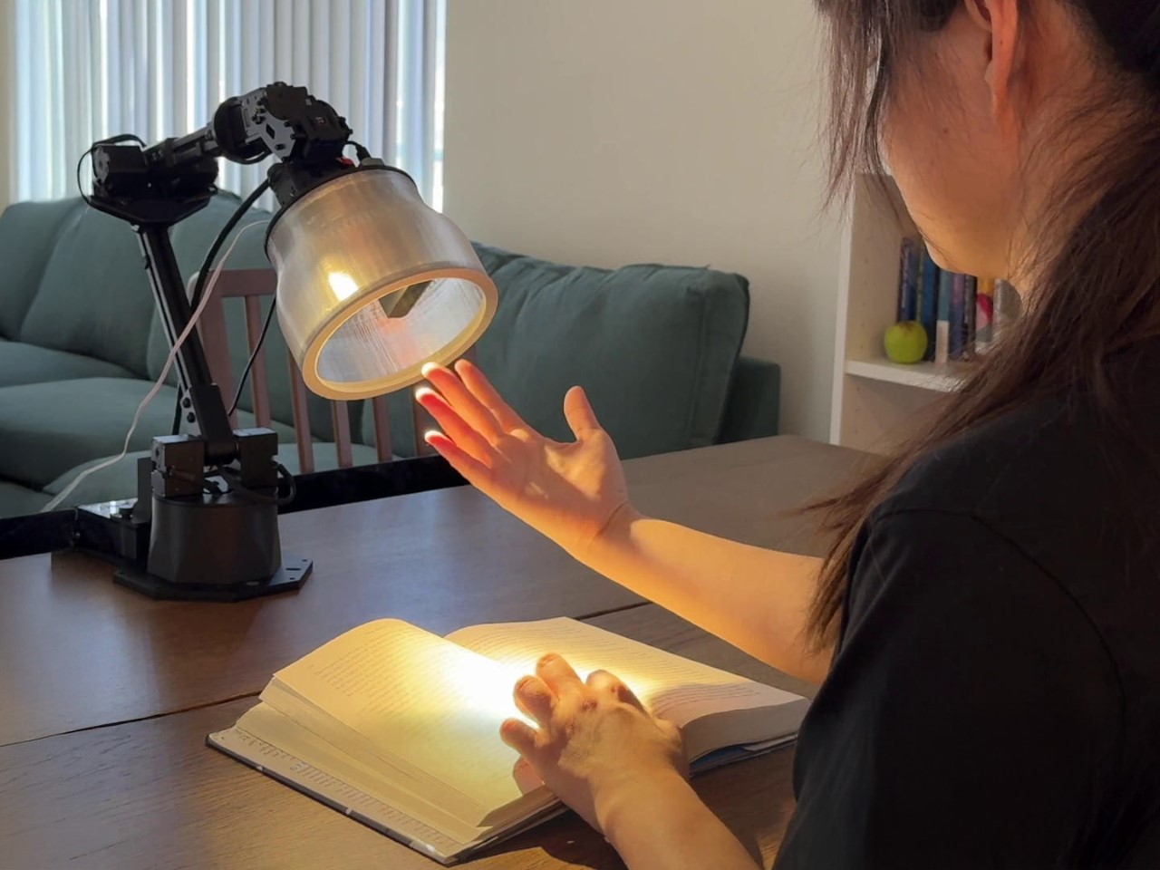 apple lamp robot 1 - plare.