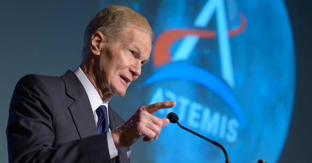Découvrez les révélations surprenantes de l’ex-administrateur Bill Nelson dans sa lettre d’adieu à son successeur, encensant le personnel de la NASA !