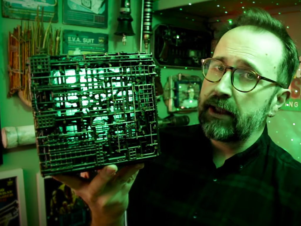 Découvrez la Luminante Lampe Cube Borg : Transformez vos Chutes de Plastique en Œuvres Éblouissantes !