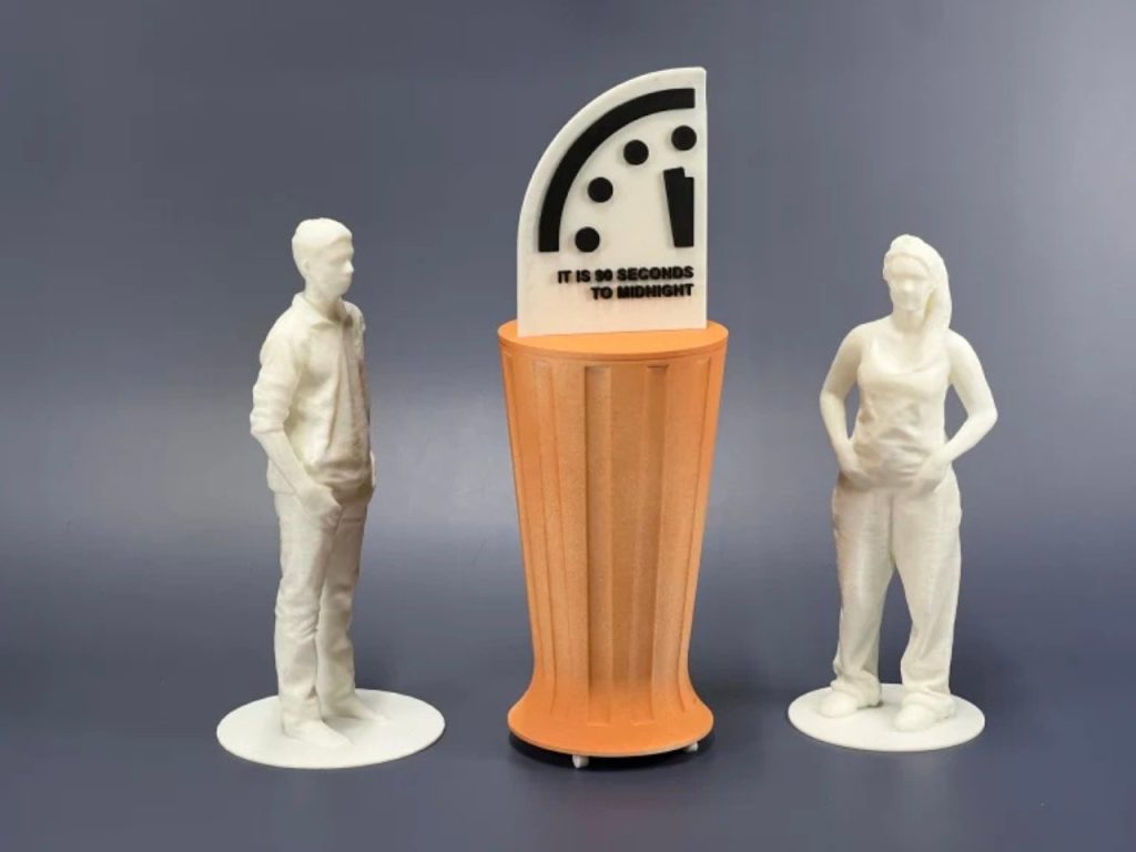 Découvrez la Sculpture Révélatrice du Doomsday Clock : Un Symbole Éloquent de l’Approche de la Catastrophe !