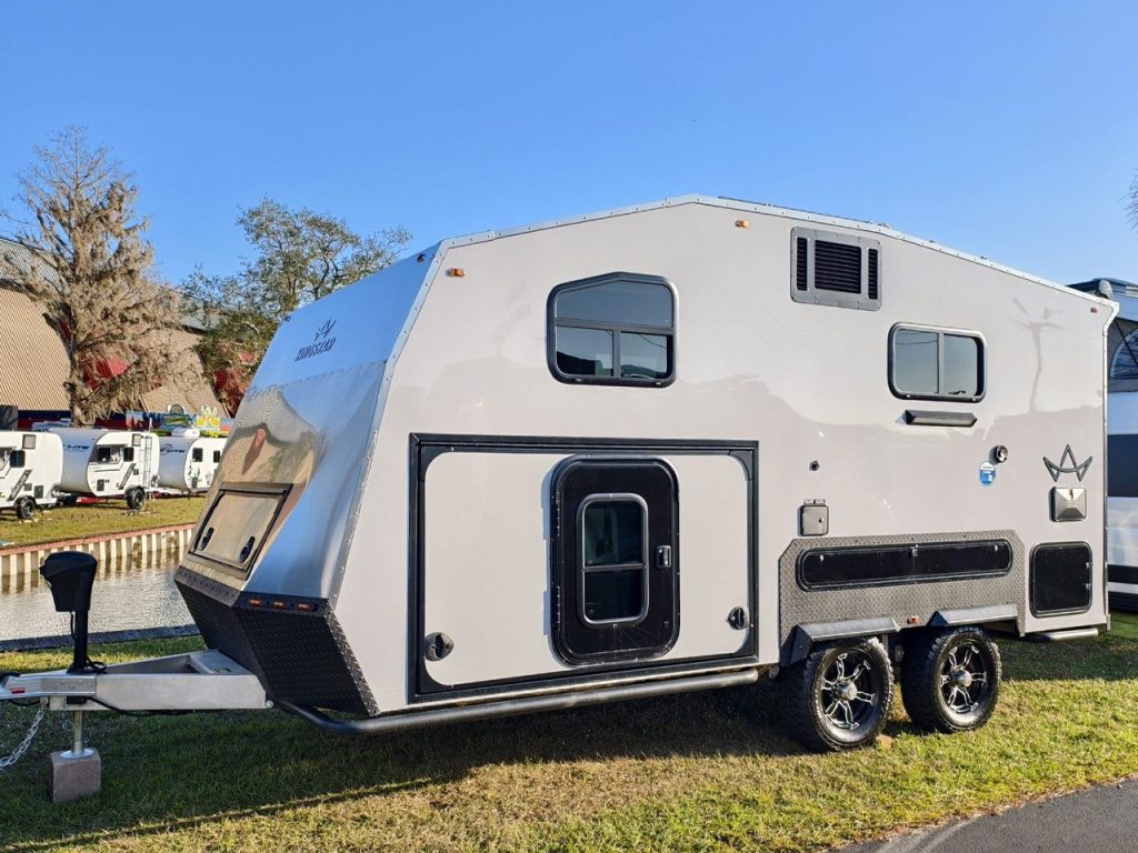 Découvrez le Garage Secret de l’Excitant Kingstar Kruzr K180 Overland Trailer Accessible de l’Intérieur !