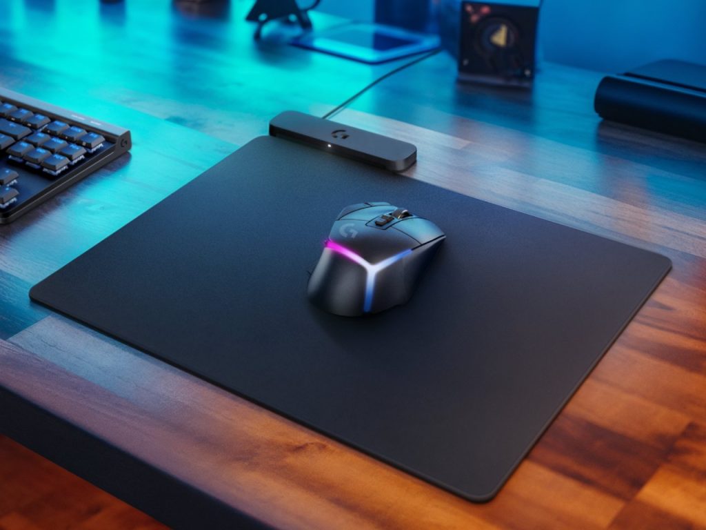 Découvrez le tapis de souris Logitech POWERPLAY 2 : Chargez votre souris en toute simplicité pendant vos sessions de jeu !
