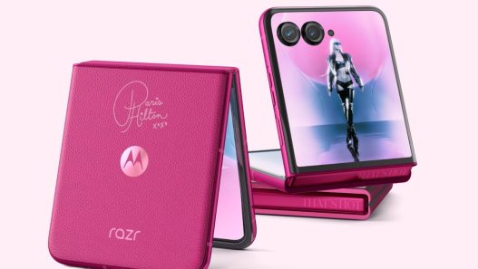 motorola razr plus paris hilton 09 - plare.
