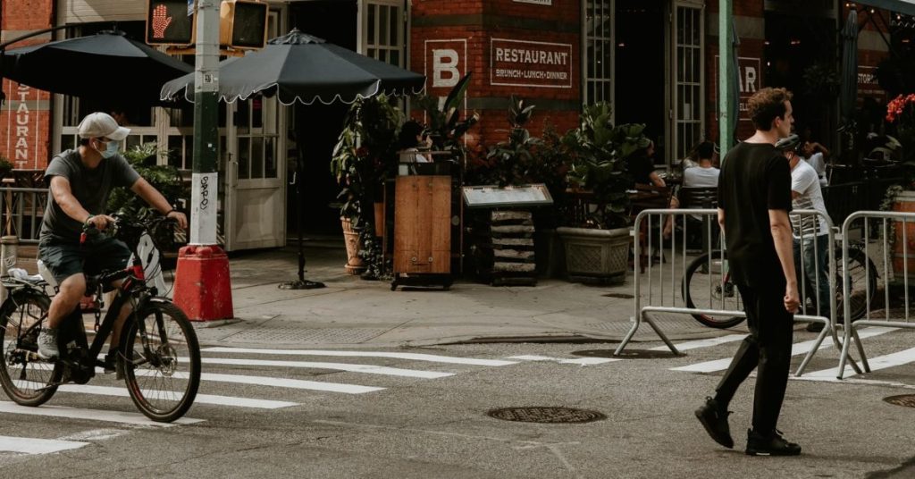 Découvrez comment NYC transforme la vie des livreurs avec des vélos électriques gratuits et sécurisés !